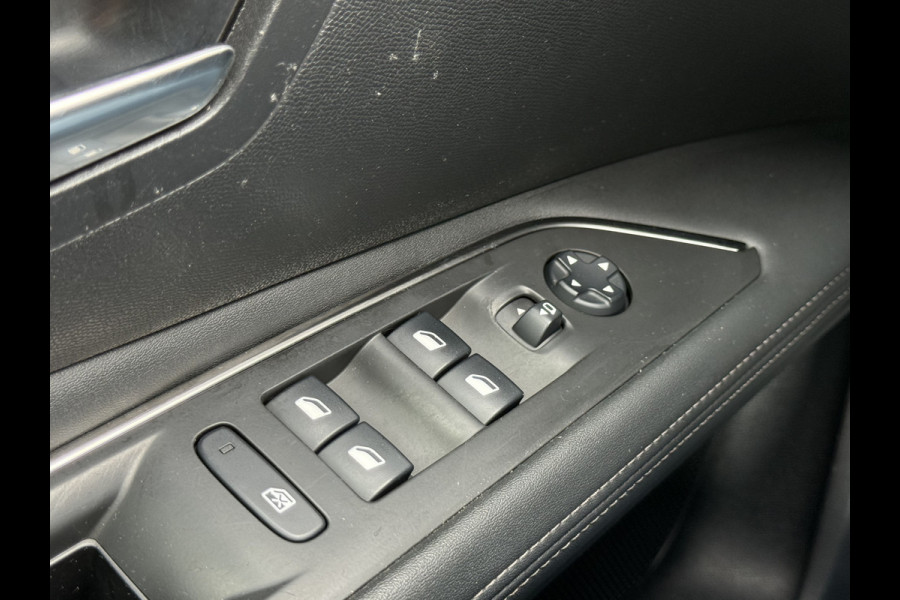 Peugeot 3008 1.2 PureTech Allure | Trekhaak | Pano | CarPlay | Keyless | 19 inch