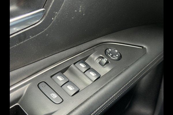 Peugeot 3008 1.2 PureTech Allure | Trekhaak | Pano | CarPlay | Keyless | 19 inch