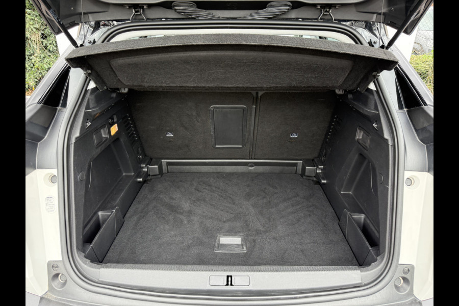 Peugeot 3008 1.2 PureTech Allure | Trekhaak | Pano | CarPlay | Keyless | 19 inch