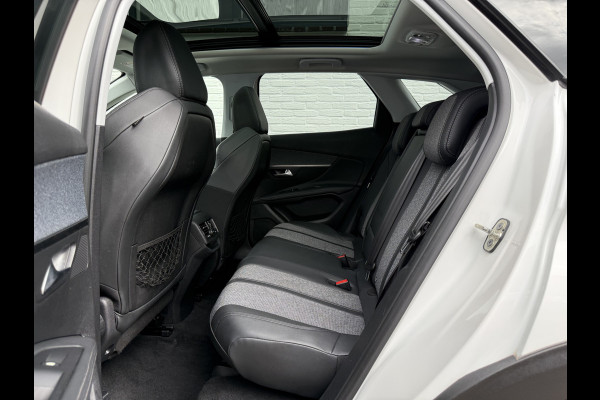 Peugeot 3008 1.2 PureTech Allure | Trekhaak | Pano | CarPlay | Keyless | 19 inch