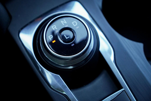 Ford Kuga 2.5 PHEV Titanium / Trekhaak wegklapbaar / Getint Glas / 18'' / Winterpack II / Incl BTW