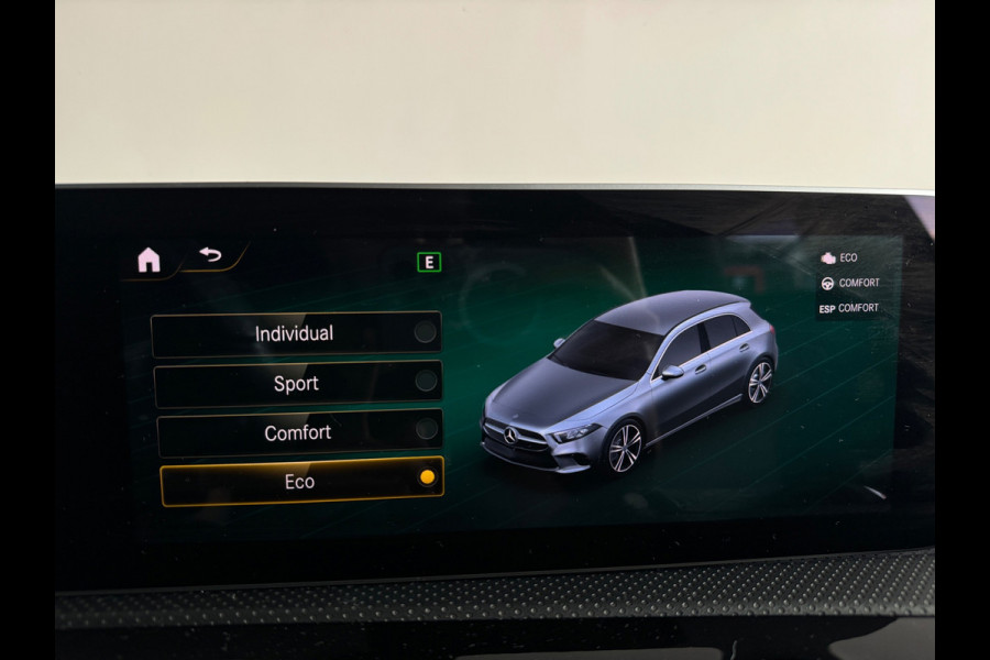 Mercedes-Benz A-Klasse 180 AMG Pano|Burmester|Sfeer|Camera|Dodehoek