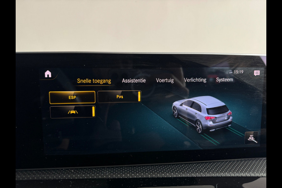 Mercedes-Benz A-Klasse 180 AMG Pano|Burmester|Sfeer|Camera|Dodehoek