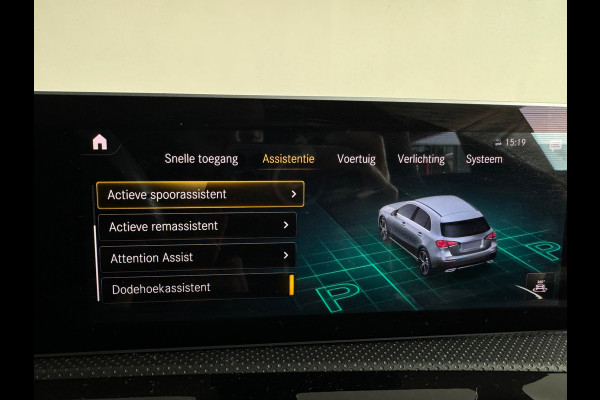 Mercedes-Benz A-Klasse 180 AMG Pano|Burmester|Sfeer|Camera|Dodehoek