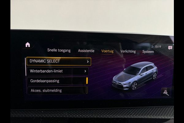 Mercedes-Benz A-Klasse 180 AMG Pano|Burmester|Sfeer|Camera|Dodehoek