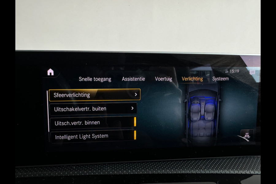 Mercedes-Benz A-Klasse 180 AMG Pano|Burmester|Sfeer|Camera|Dodehoek