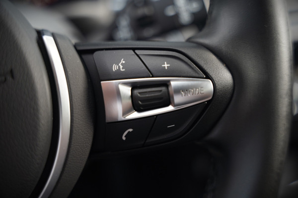 BMW X1 xDrive20i High Executive | Panoramadak | Head-Up Display | Stoelverwarming | HIFI | Camera | Leer | Trekhaak | Cruise Control | LED | Navigatie | NAP | Dealer Onderhouden | Automaat | Parkeersensoren | Climate Contro