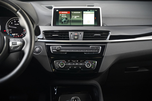 BMW X1 xDrive20i High Executive | Panoramadak | Head-Up Display | Stoelverwarming | HIFI | Camera | Leer | Trekhaak | Cruise Control | LED | Navigatie | NAP | Dealer Onderhouden | Automaat | Parkeersensoren | Climate Contro