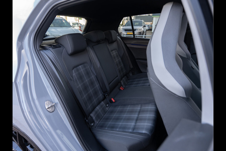 Volkswagen Golf 2.0 TDI DSG 200PK GTD | Pano | 19" R | Camera | BTW