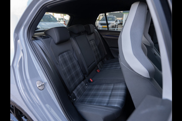 Volkswagen Golf 2.0 TDI DSG 200PK GTD | Pano | 19" R | Camera | BTW
