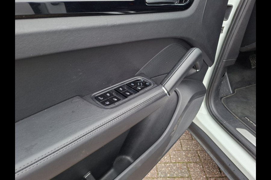 Porsche Cayenne Coupé 3.0 E-Hybrid Pano Trekhaak(3500) 360° Adapt.Cruise Memory Leder
