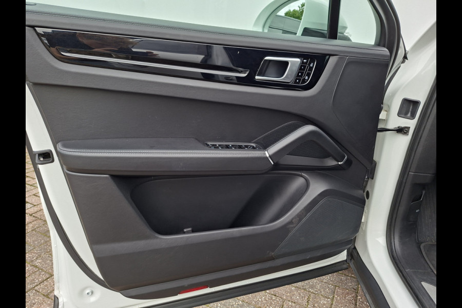 Porsche Cayenne Coupé 3.0 E-Hybrid Pano Trekhaak(3500) 360° Adapt.Cruise Memory Leder