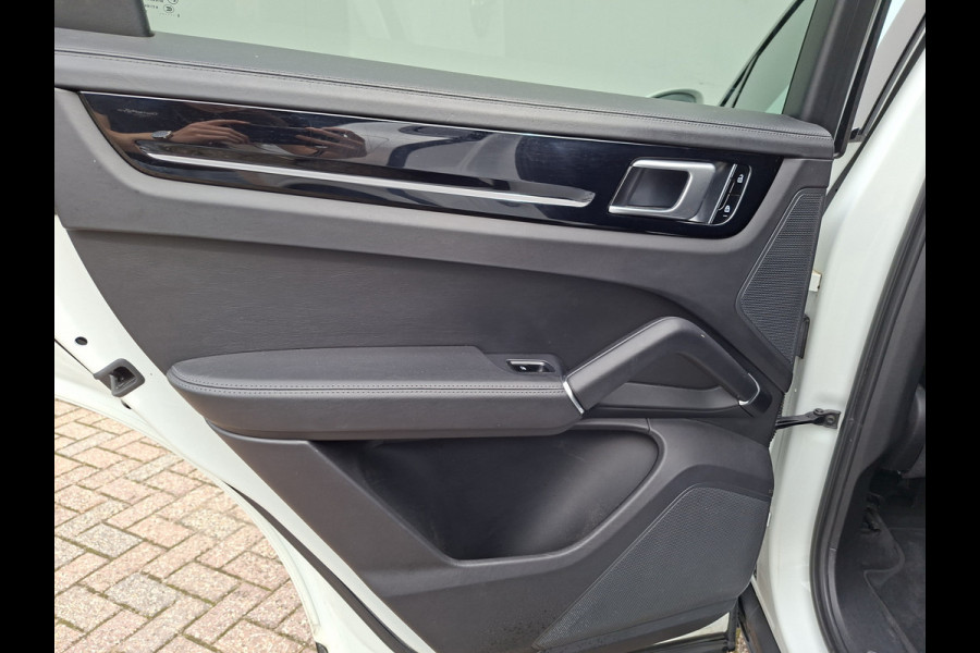 Porsche Cayenne Coupé 3.0 E-Hybrid Pano Trekhaak(3500) 360° Adapt.Cruise Memory Leder