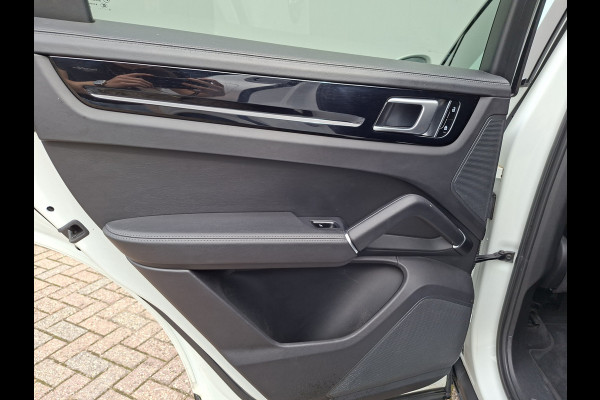 Porsche Cayenne Coupé 3.0 E-Hybrid Pano Trekhaak(3500) 360° Adapt.Cruise Memory Leder