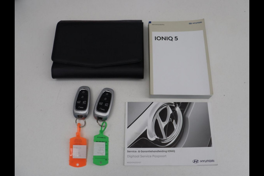 Hyundai IONIQ 5 Connect 77.4 kWh | SOH 94,1% | Half leder | Stuur/stoel verwarming Adaptive cruise | Trekhaak | BOSE sound | Camera | Park assist | Carplay | Climate control | Full LED