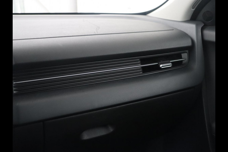 Hyundai IONIQ 5 Connect 77.4 kWh | SOH 94,1% | Half leder | Stuur/stoel verwarming Adaptive cruise | Trekhaak | BOSE sound | Camera | Park assist | Carplay | Climate control | Full LED