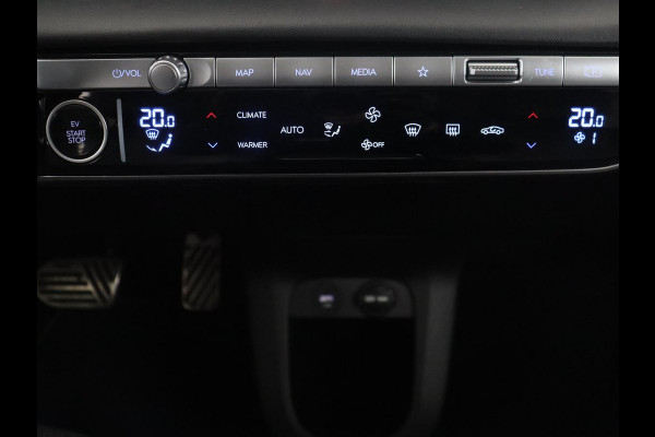 Hyundai IONIQ 5 Connect 77.4 kWh | SOH 94,1% | Half leder | Stuur/stoel verwarming Adaptive cruise | Trekhaak | BOSE sound | Camera | Park assist | Carplay | Climate control | Full LED
