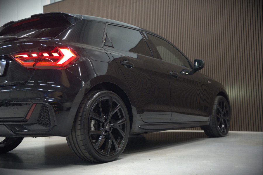 Audi A1 Sportback 35 TFSI S Line edition one S-Line | Bang & Olufsen | Stoelverwarming | Cruise Control | Ambiance Verlichting | Navigatie | Parkeersensoren | Apple Carplay | Climate Control | B&O | LED