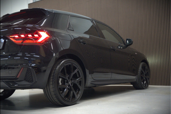 Audi A1 Sportback 35 TFSI S Line edition one S-Line | Bang & Olufsen | Stoelverwarming | Cruise Control | Ambiance Verlichting | Navigatie | Parkeersensoren | Apple Carplay | Climate Control | B&O | LED