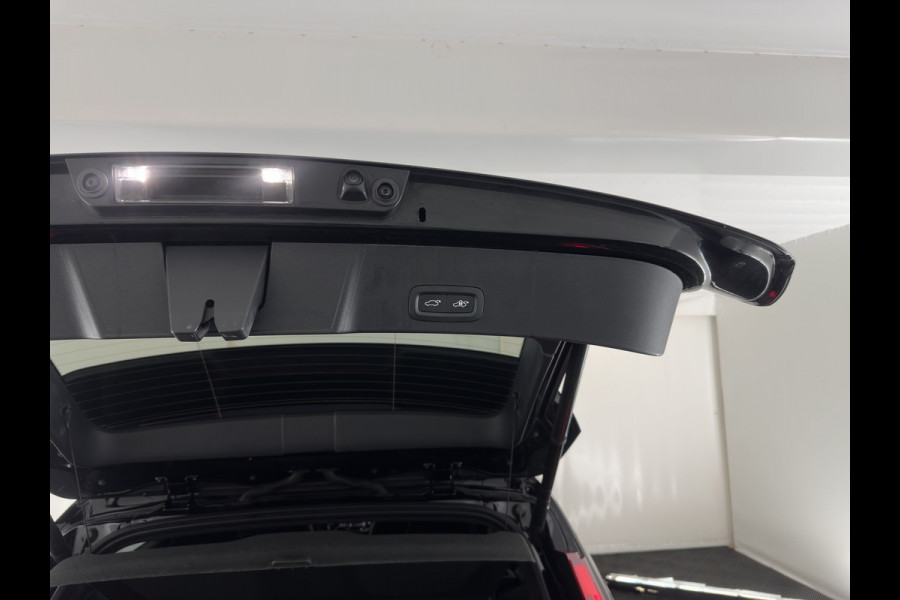 Volvo XC40 Recharge Pro [3-Fase-11kW] {SoH-94%} (INCL.BTW) Aut. *PANO | MEMORY-PACK | HARMAN/KARDON | ADAPTIVE-CRUISE | DIGI-COCKPIT | BLIND-SPOT | NAVI-FULLMAP | CAMERA | ECC | PDC | KEYLESS | HEATED-SPORTSEATS | 20''ALU*