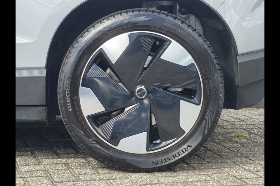 Volvo EX30 Extended Range 272PK Plus 69 kWh | BLIS | Stoel/Stuur verwarm. | Camera Achter | H&K | PDC V+A |
