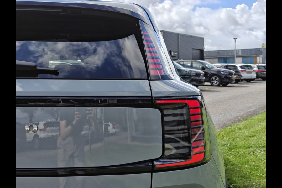 Volvo EX30 Extended Range 272PK Plus 69 kWh | BLIS | Stoel/Stuur verwarm. | Camera Achter | H&K | PDC V+A |