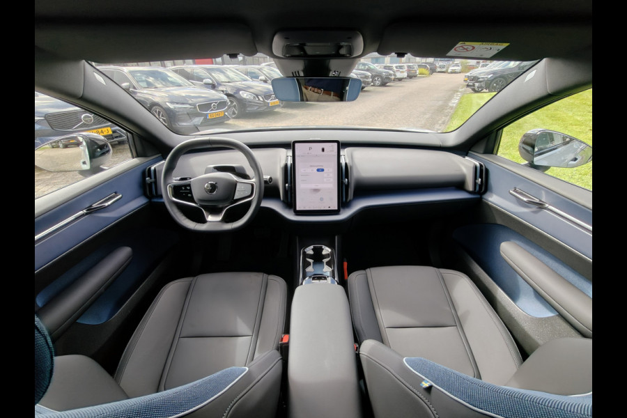 Volvo EX30 Extended Range 272PK Plus 69 kWh | BLIS | Stoel/Stuur verwarm. | Camera Achter | H&K | PDC V+A |
