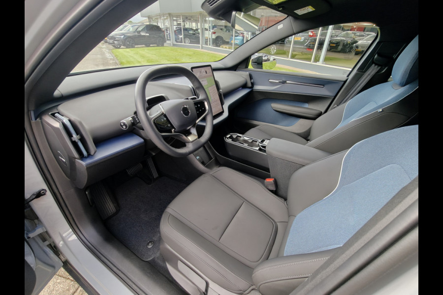 Volvo EX30 Extended Range 272PK Plus 69 kWh | BLIS | Stoel/Stuur verwarm. | Camera Achter | H&K | PDC V+A |