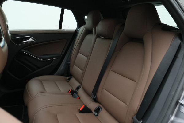 Mercedes-Benz CLA-Klasse Shooting Brake 250 Airco, Pano, Leer, Navi, PDC, Sportstoelen, Trekhaak, 18"