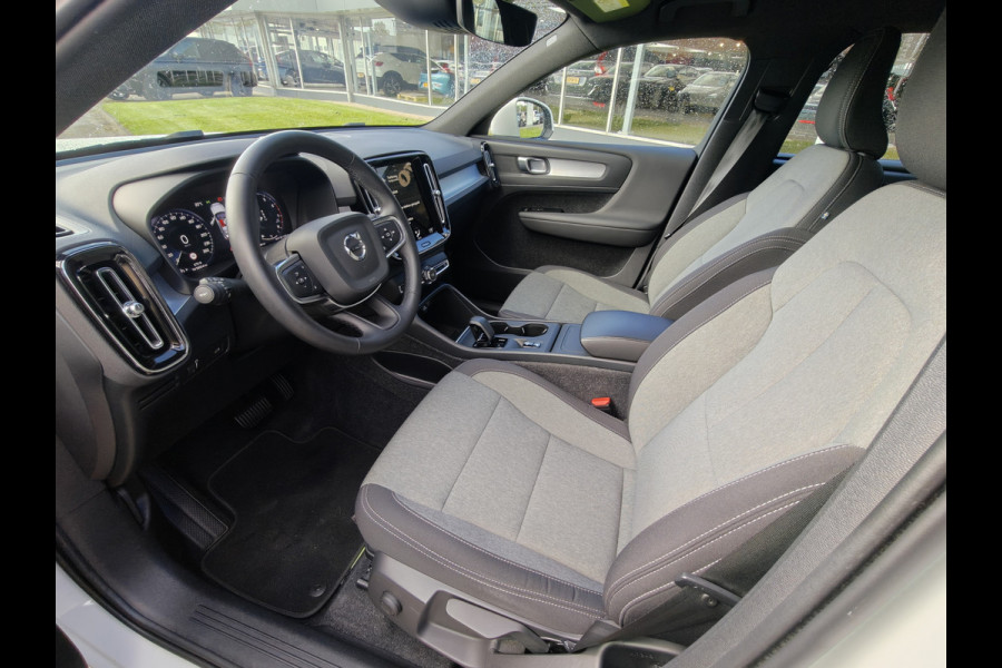 Volvo XC40 T2 130PK Automaat Momentum | Carplay | PDC V+A | Cruise Control | 18'' | DAB |