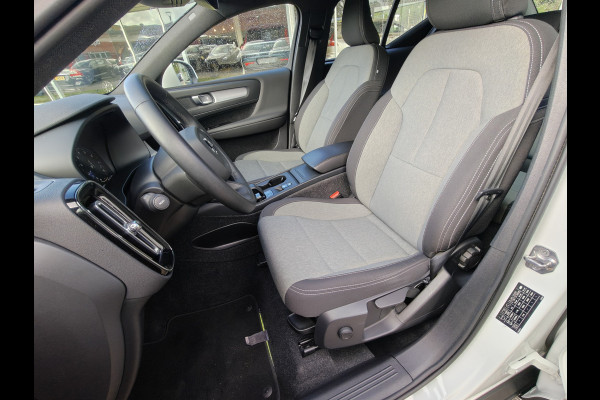 Volvo XC40 T2 130PK Automaat Momentum | Carplay | PDC V+A | Cruise Control | 18'' | DAB |