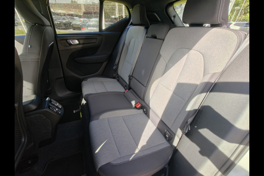Volvo XC40 T2 130PK Automaat Momentum | Carplay | PDC V+A | Cruise Control | 18'' | DAB |