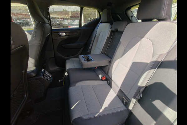 Volvo XC40 T2 130PK Automaat Momentum | Carplay | PDC V+A | Cruise Control | 18'' | DAB |