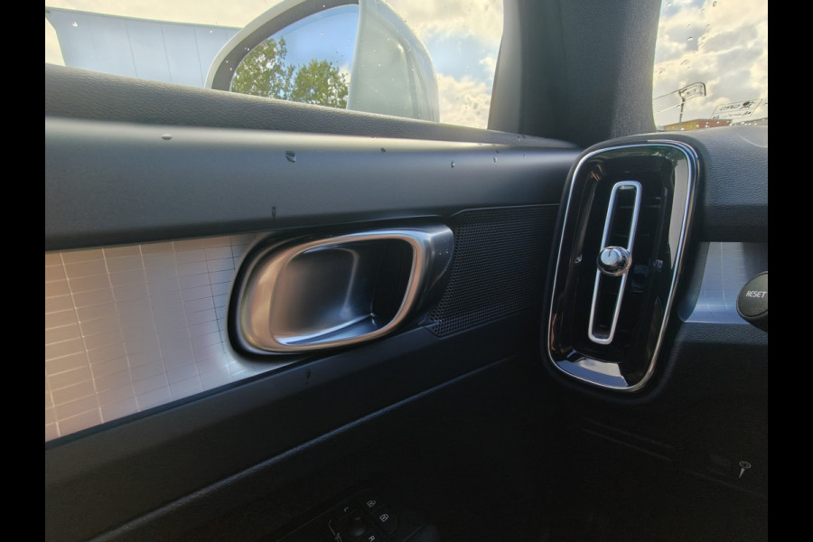 Volvo XC40 T2 130PK Automaat Momentum | Carplay | PDC V+A | Cruise Control | 18'' | DAB |