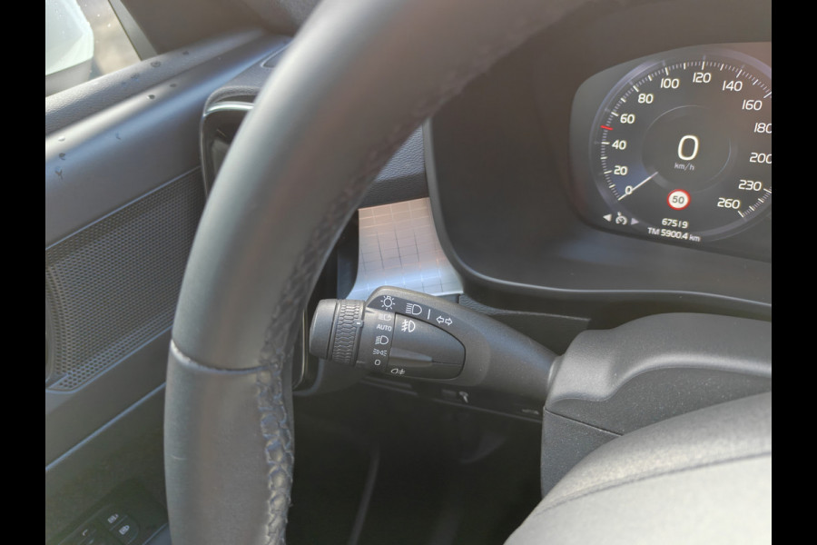 Volvo XC40 T2 130PK Automaat Momentum | Carplay | PDC V+A | Cruise Control | 18'' | DAB |