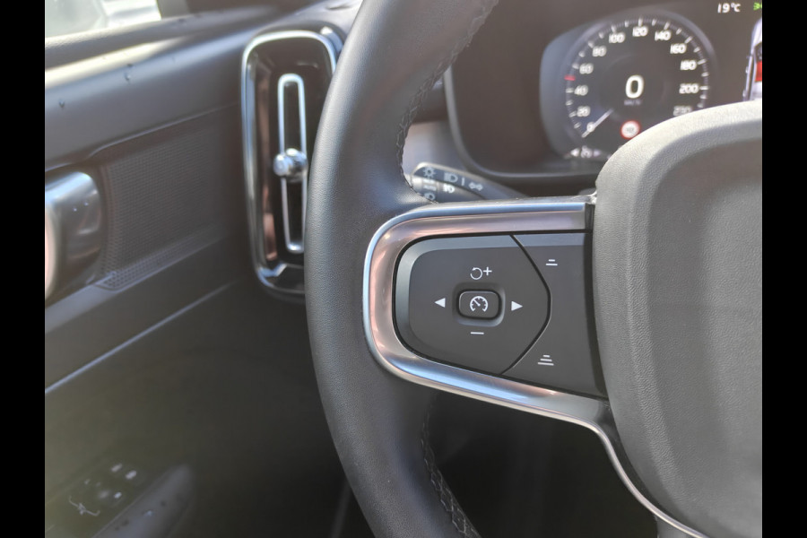 Volvo XC40 T2 130PK Automaat Momentum | Carplay | PDC V+A | Cruise Control | 18'' | DAB |