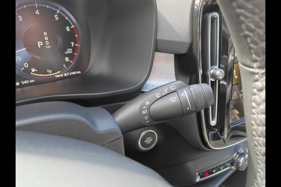 Volvo XC40 T2 130PK Automaat Momentum | Carplay | PDC V+A | Cruise Control | 18'' | DAB |