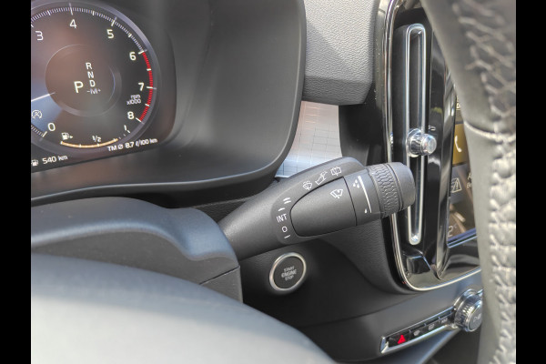 Volvo XC40 T2 130PK Automaat Momentum | Carplay | PDC V+A | Cruise Control | 18'' | DAB |