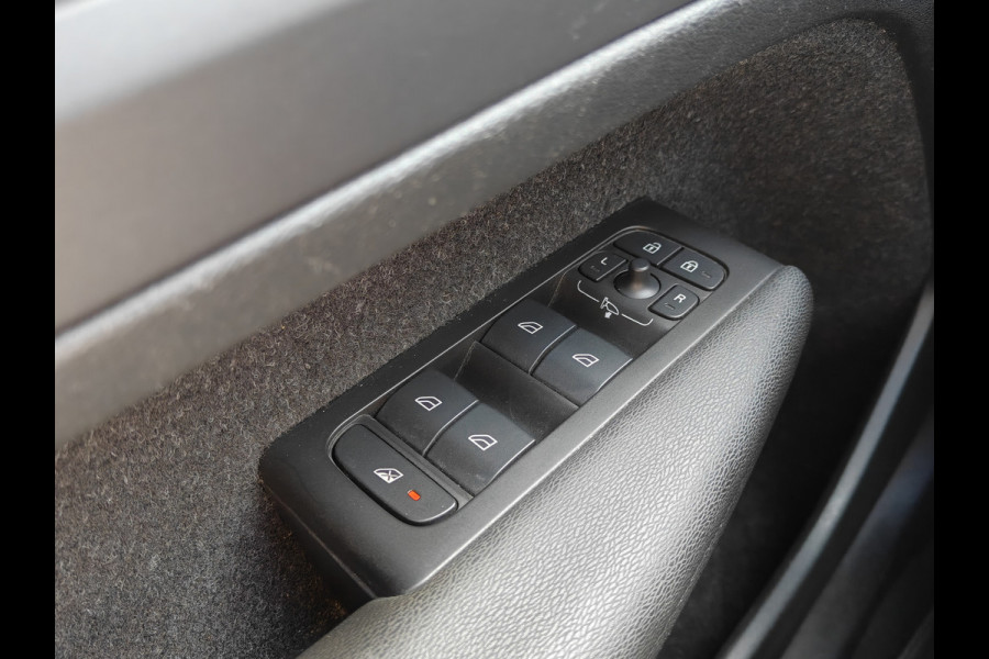 Volvo XC40 T4 211PK Plug-in Hybrid Inscription | PDC V+A | Trekhaak | Camera Achter | ACC | Leder | Stoel/Stuur verwarm. | Elektr. Kofferklep |