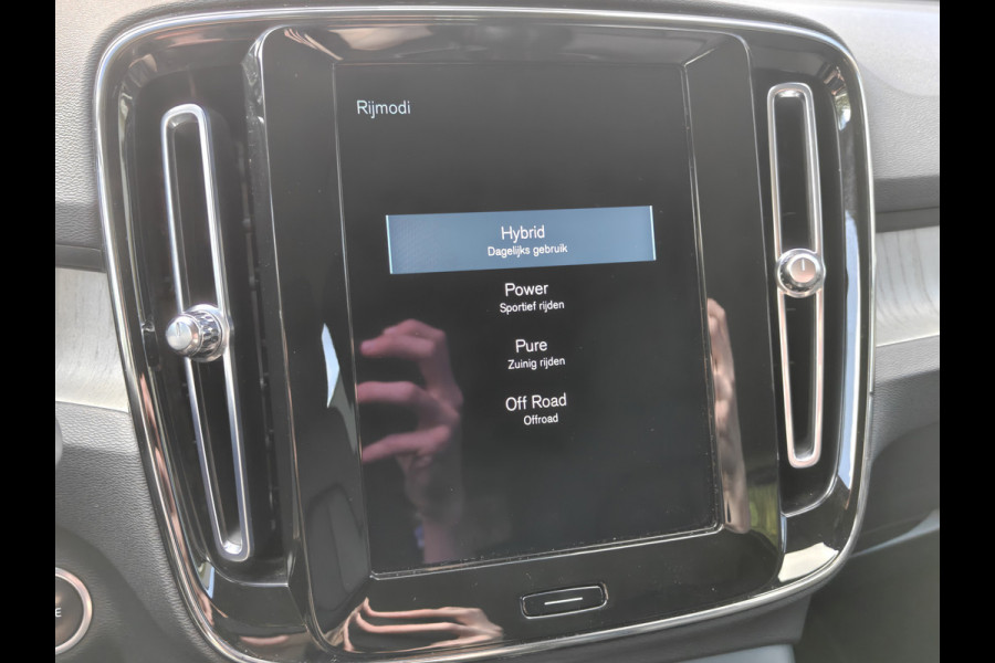 Volvo XC40 T4 211PK Plug-in Hybrid Inscription | PDC V+A | Trekhaak | Camera Achter | ACC | Leder | Stoel/Stuur verwarm. | Elektr. Kofferklep |