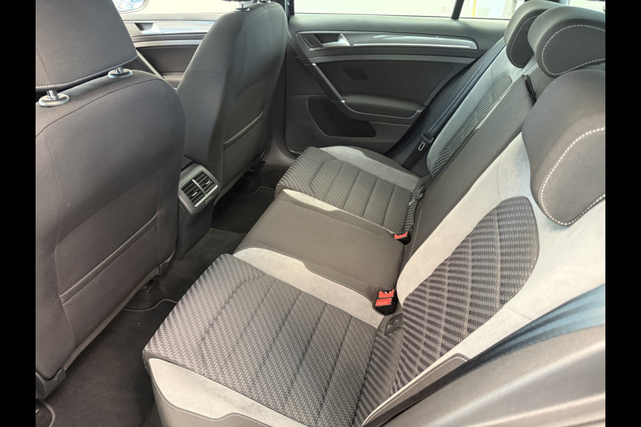 Volkswagen Golf Variant 1.5 TSI Highline Business R NAP ACC/PDC 18'' LM All Season banden Automaat 150PK!