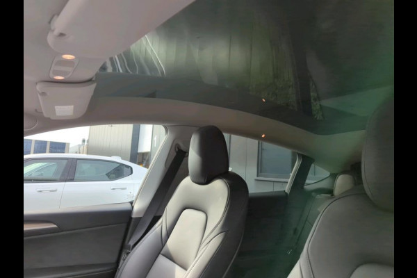 Tesla Model Y Long Range AWD 75 kWh NL-AUTO | PANODAK | LEDER | AUTOPILOT