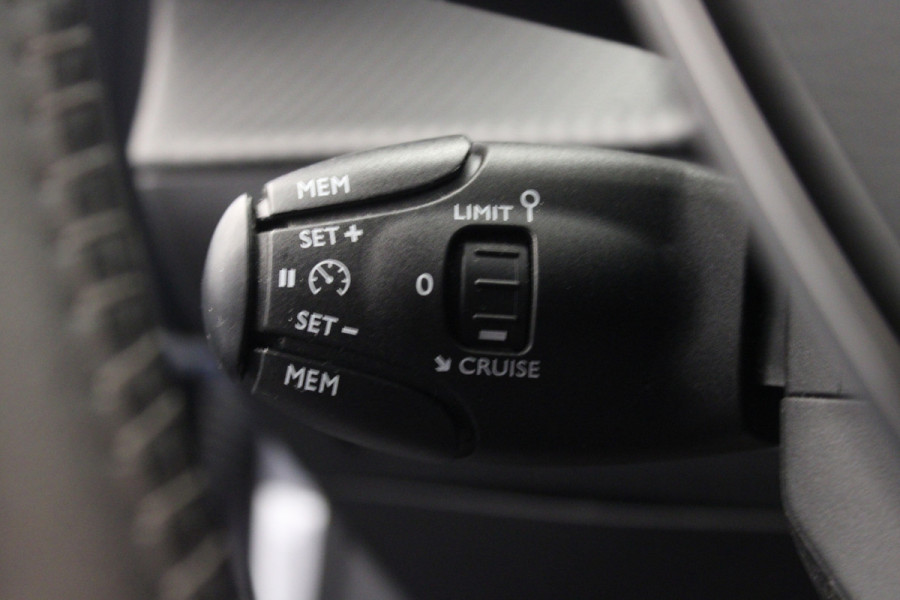 Peugeot 2008 1.2 PureTech Active Pack |Navi|Carplay|