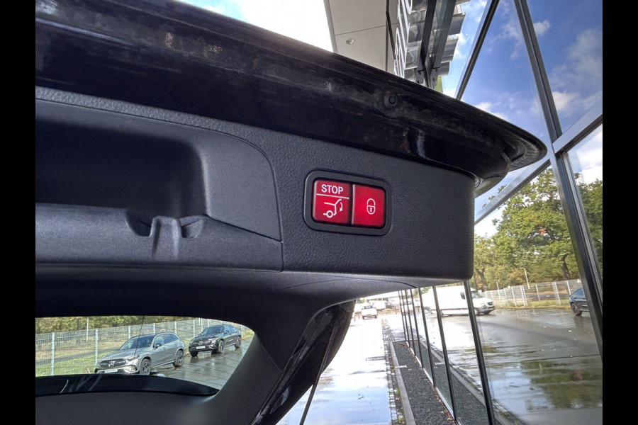 Mercedes-Benz GLC 300e AMG // Panoramadak // Memory Stoelen // 360 Camera // Carplay // Keyless Entry // Privacy Glass // Elek. Achterklep // 20"