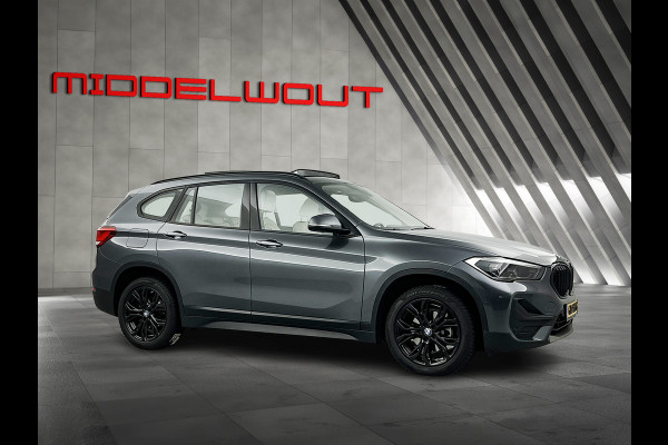 BMW X1 sDrive18i High Exe. Shadow-Line Pano-dak/Leder/18'LMV/Navi+ Keyless Start