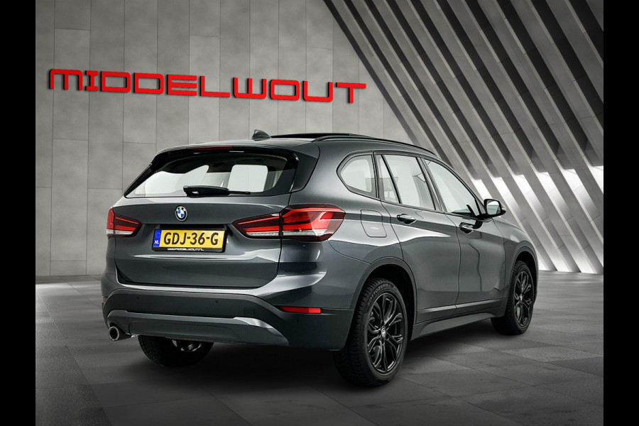BMW X1 sDrive18i High Exe. Shadow-Line Pano-dak/Leder/18'LMV/Navi+ Keyless Start