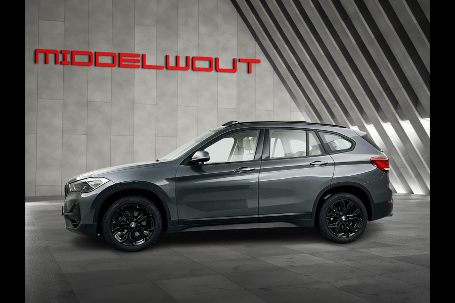 BMW X1 sDrive18i High Exe. Shadow-Line Pano-dak/Leder/18'LMV/Navi+ Keyless Start