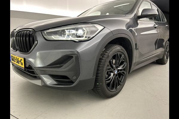 BMW X1 sDrive18i High Exe. Shadow-Line Pano-dak/Leder/18'LMV/Navi+ Keyless Start