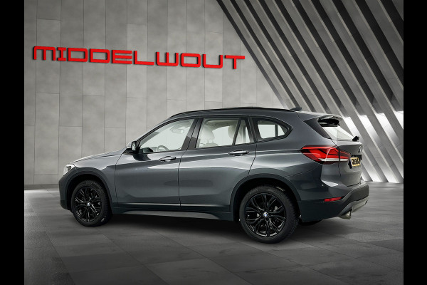 BMW X1 sDrive18i High Exe. Shadow-Line Pano-dak/Leder/18'LMV/Navi+ Keyless Start