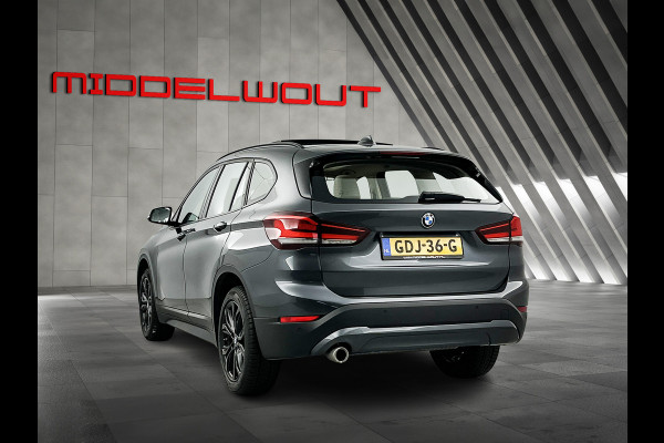 BMW X1 sDrive18i High Exe. Shadow-Line Pano-dak/Leder/18'LMV/Navi+ Keyless Start